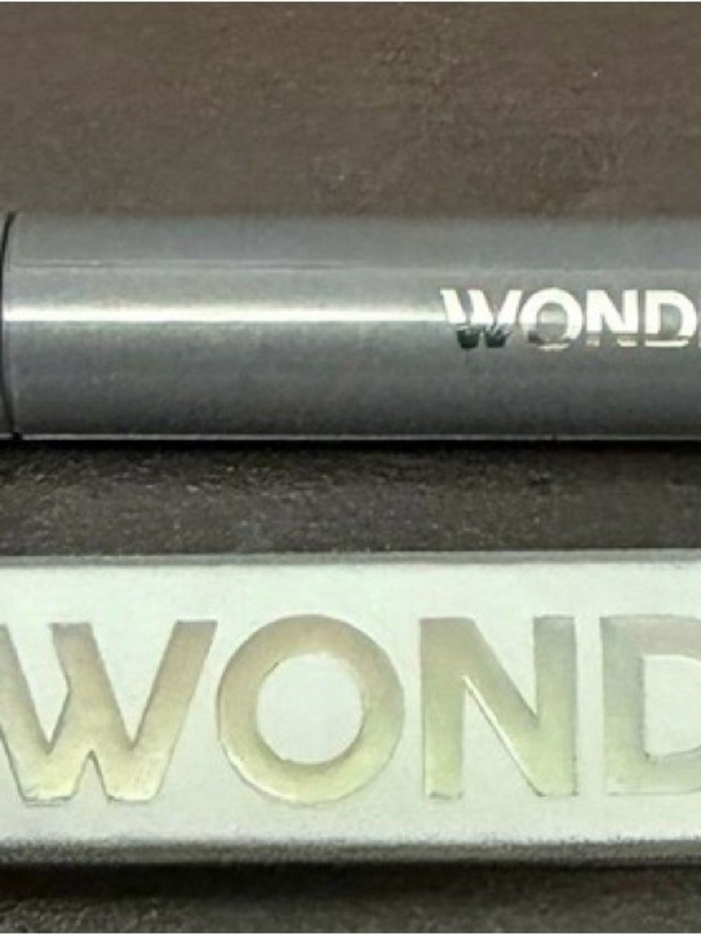 Wonderskin IUKYK eyebrow stick-long lasting (champagne) sealed